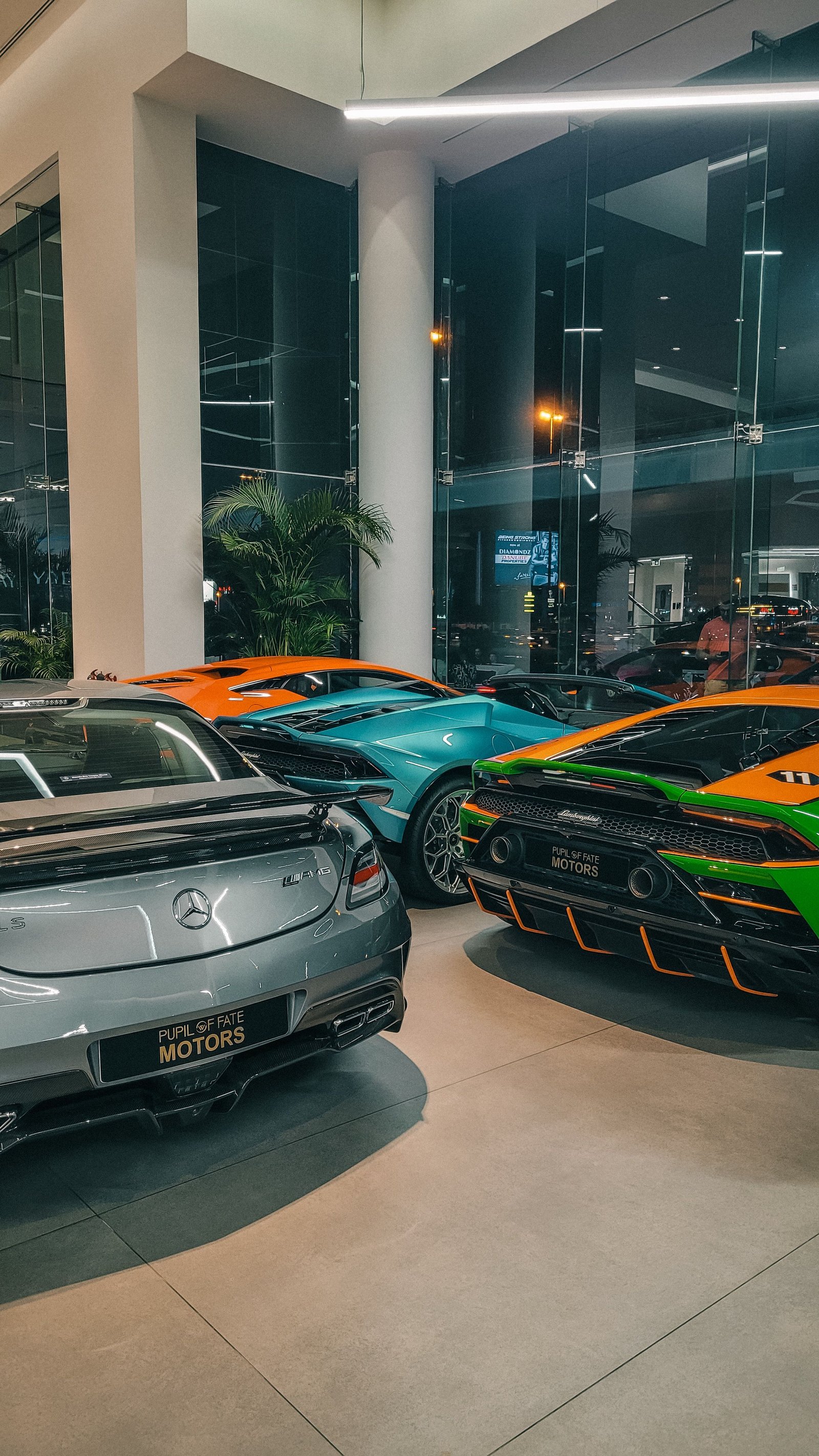Showroom de vehículos premium